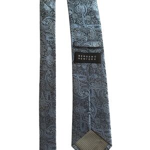 Bergamo New York Tie Blue Paisley Pattern